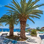 Kinira Beach Hotel ホテル コイニラ