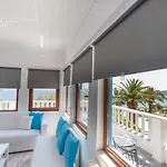 ホテル Kinira Beach Hotel コイニラ