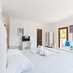 Kinira Beach Hotel ホテル 2*