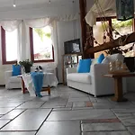 ホテル Kinira Beach Hotel コイニラ