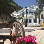 Kinira Beach Hotel ホテル