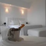 Kinira Beach Hotel コイニラ