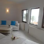 Kinira Beach Hotel ホテル