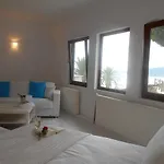 Kinira Beach Hotel ホテル 2*