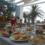 Kinira Beach Hotel コイニラ