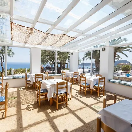 فندق Kinira Beach Hotel 2*