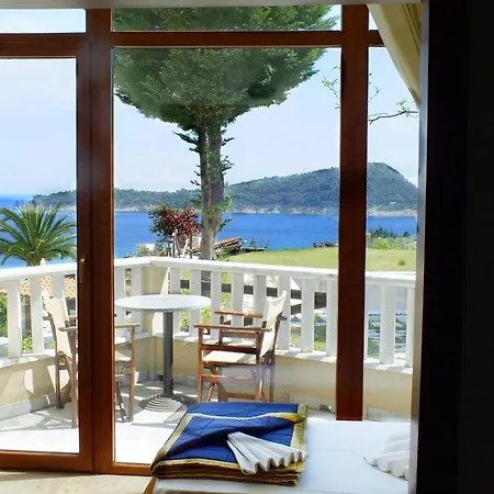 فندق Kinira Beach Hotel كوينيرا