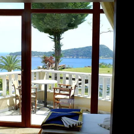 فندق Kinira Beach Hotel