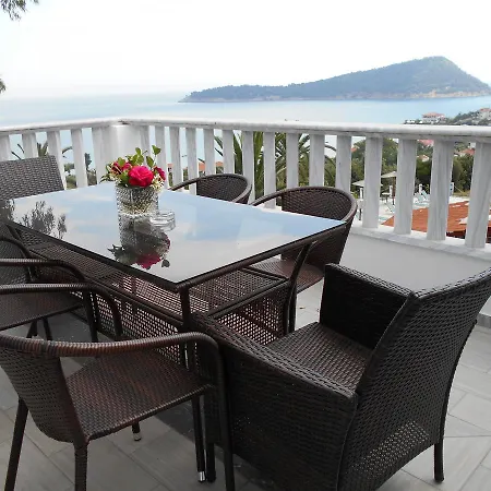 Ξενοδοχείο Kinira Beach Hotel 2*
