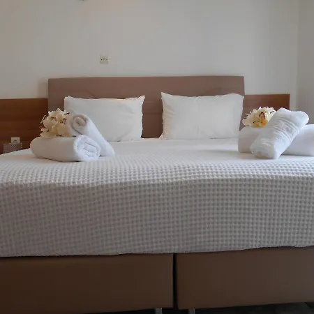 Kinira Beach Hotel 2* Κοίνυρα