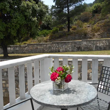 Kinira Beach Hotel 2* Κοίνυρα