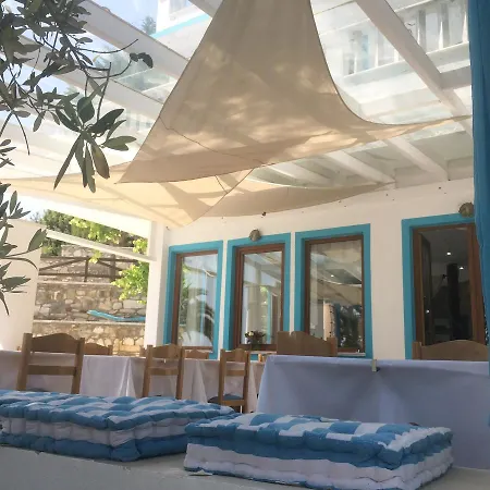 Kinira Beach Hotel فندق