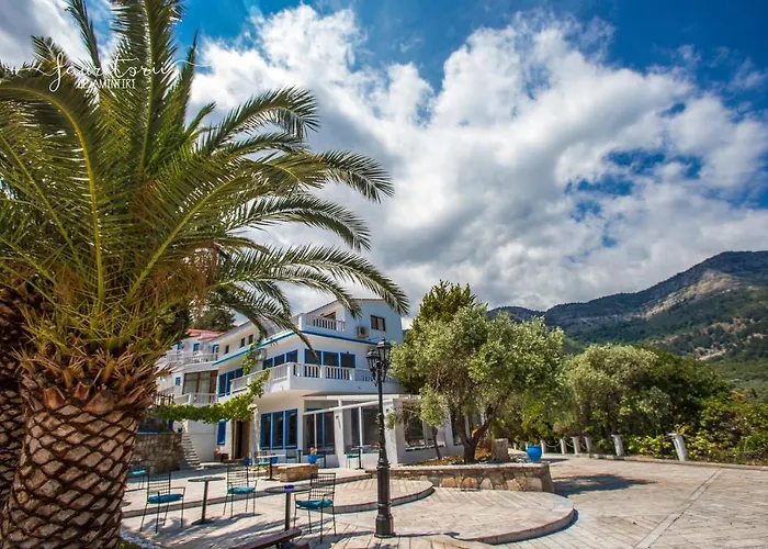 Kinira Beach Hotel Отель