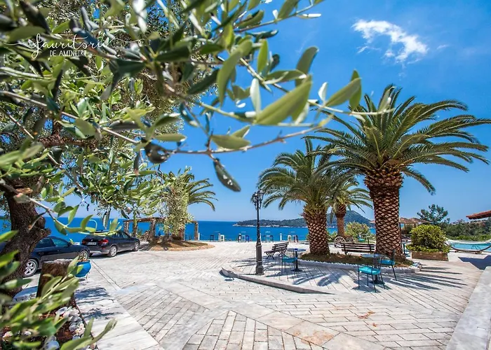 Kinira Beach Hotel Отель