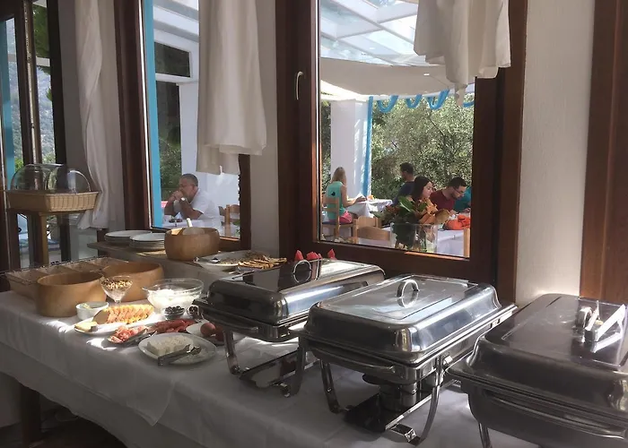 Kinira Beach Hotel Коинира