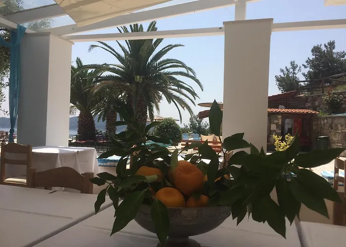 Kinira Beach Hotel Отель