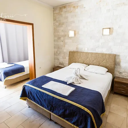 Kinira Beach Hotel فندق