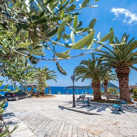 Kinira Beach Hotel Hotell