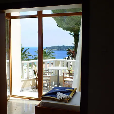 Kinira Beach Hotel Koinira