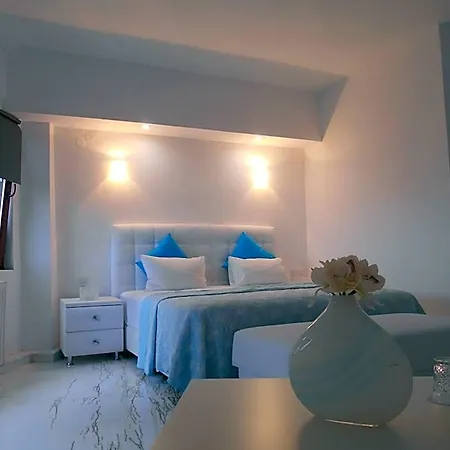Хотел Kinira Beach Hotel 2*