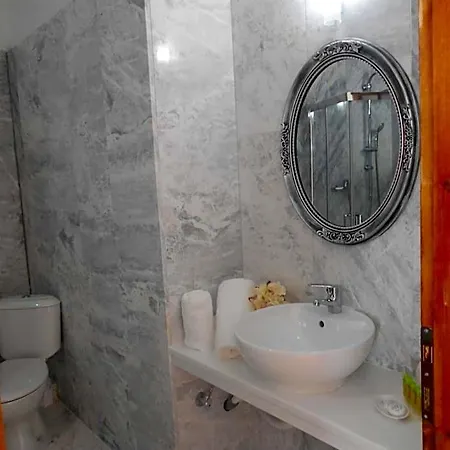 Kinira Beach Hotel 2* Koinira
