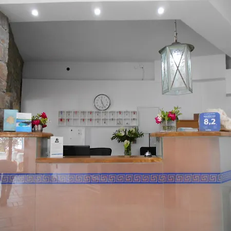 Kinira Beach Hotel Hotell 2*