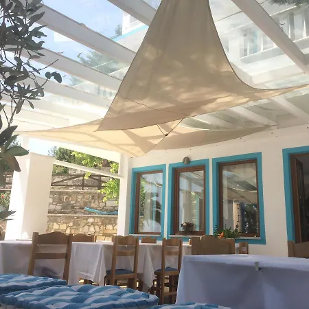 فندق Kinira Beach Hotel 2*