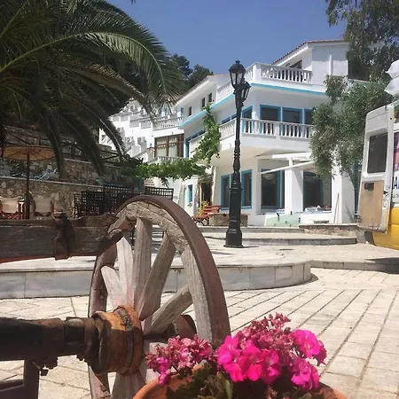 Kinira Beach Hotel Отель