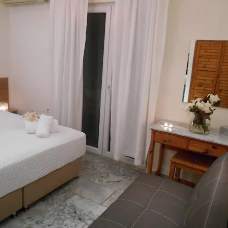 Kinira Beach Hotel فندق