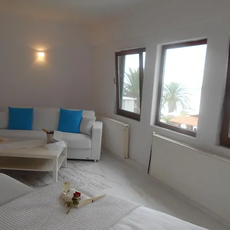 Kinira Beach Hotel Отель