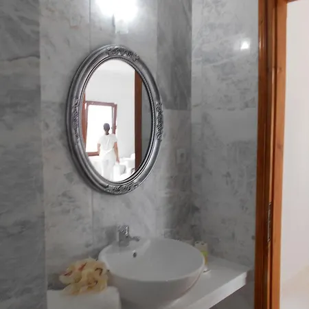 Kinira Beach Hotel Отель 2*