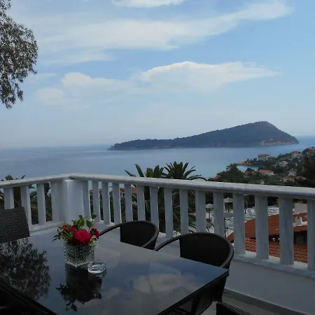 Kinira Beach Hotel Hotell 2*