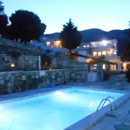 فندق Kinira Beach Hotel كوينيرا