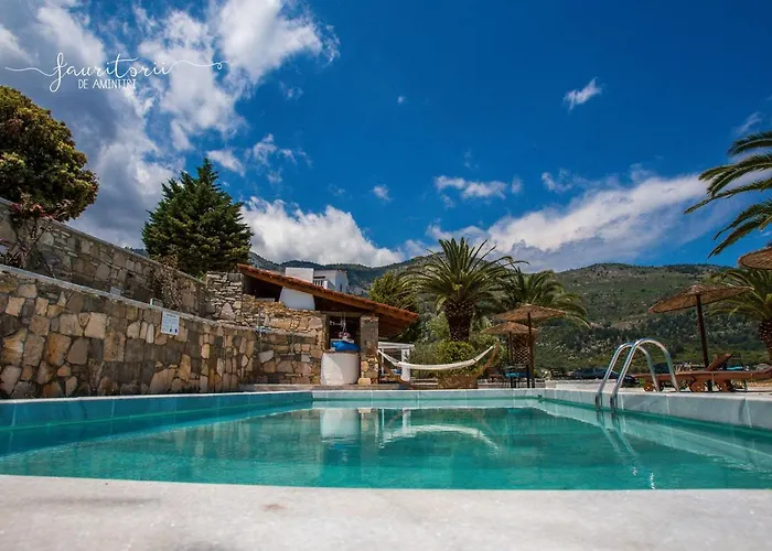 Kinira Beach Hotel Otel 2*