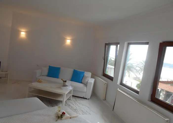 Kinira Beach Hotel Otel 2*