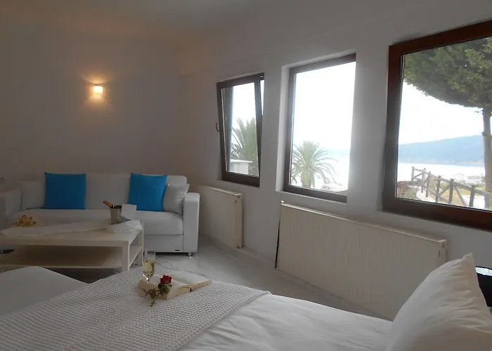 Kinira Beach Hotel Otel 2*