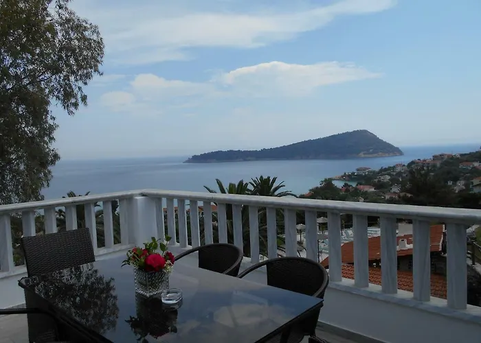 Kinira Beach Hotel Otel 2*