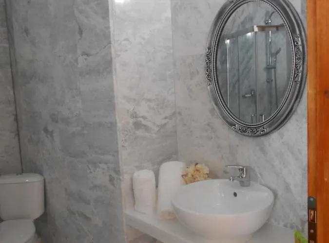 Kinira Beach Hotel Otel Koinira